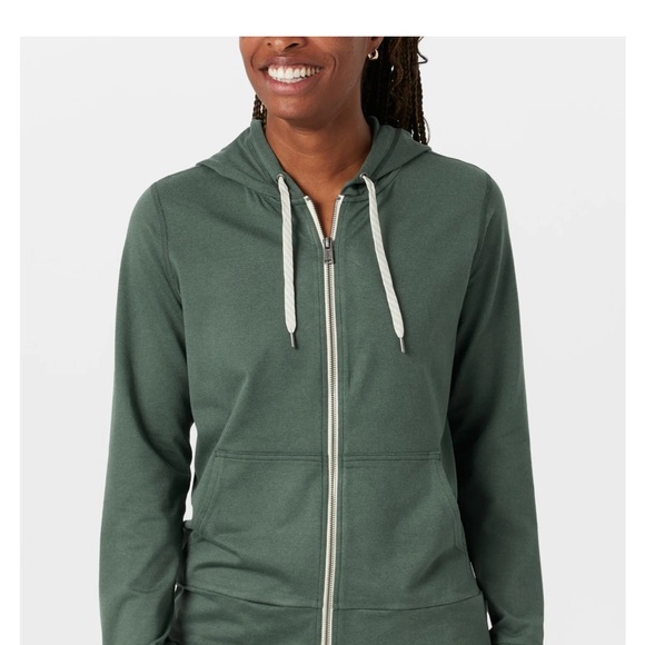 Vuori Women's Halo Performance Hoodie 2.0 - Picture 4 of 12